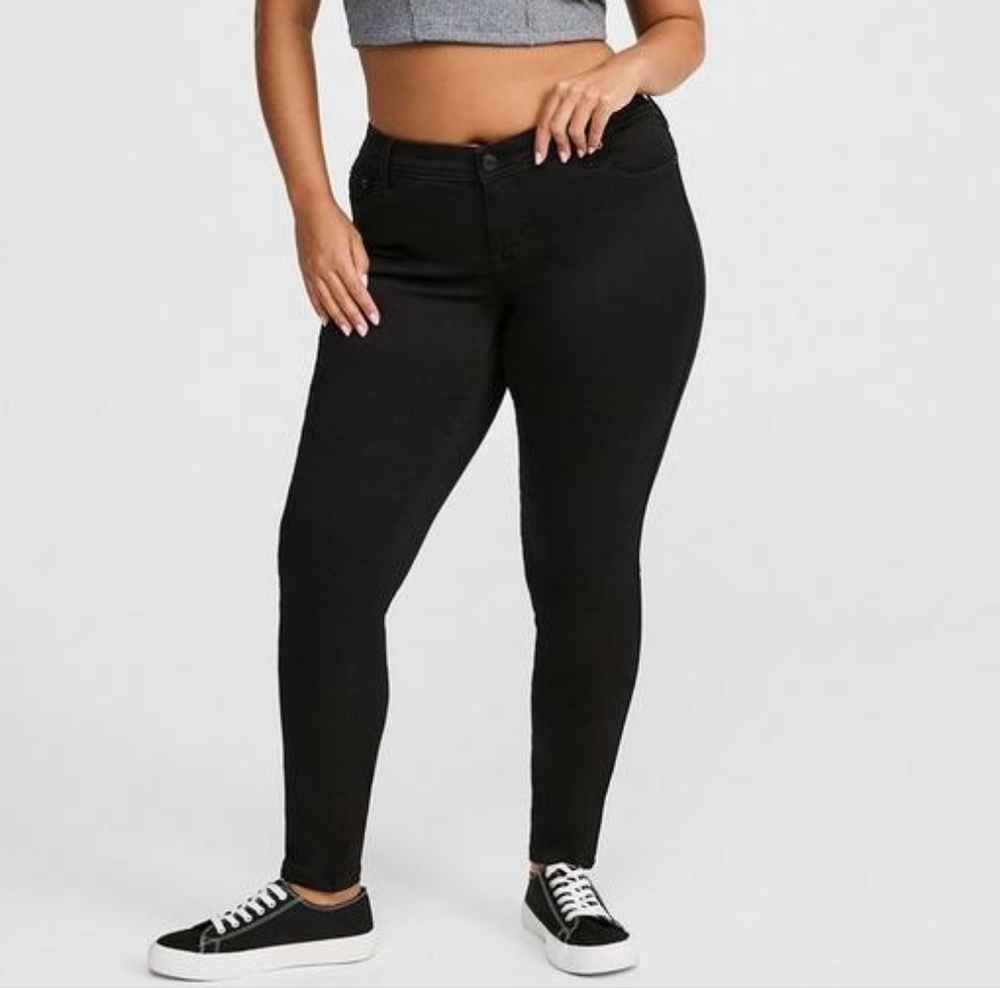 Torrid Luxe Skinny Jeans NWOT 30R